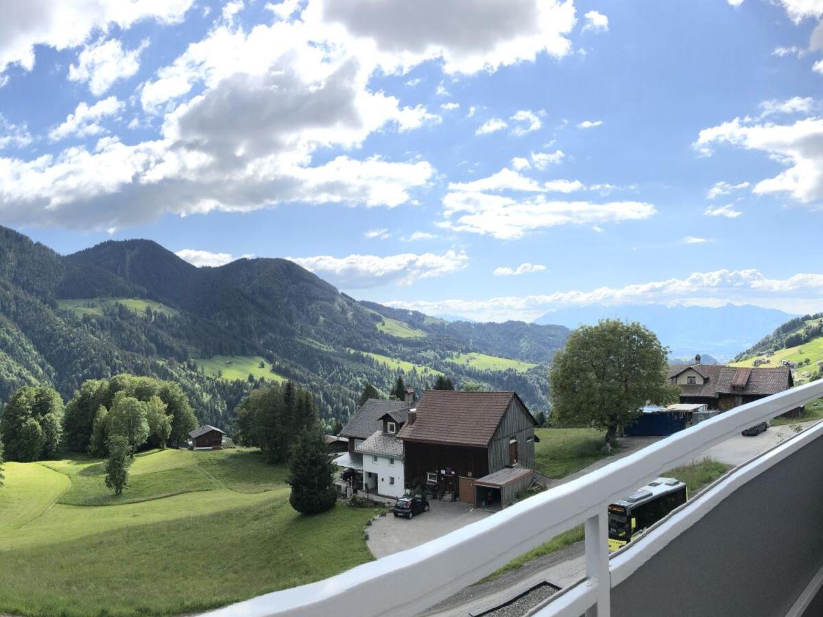 Walli Laterns - Ski Und Bergvergnuegen Direkt Vor Der Haustuer Exterior foto